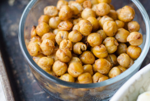 Baked chickpeas in a glass bowl