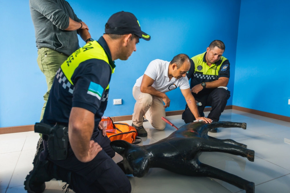 Sergio Vásquez, Disaster Response Officer, trains police officers and dog handlers.